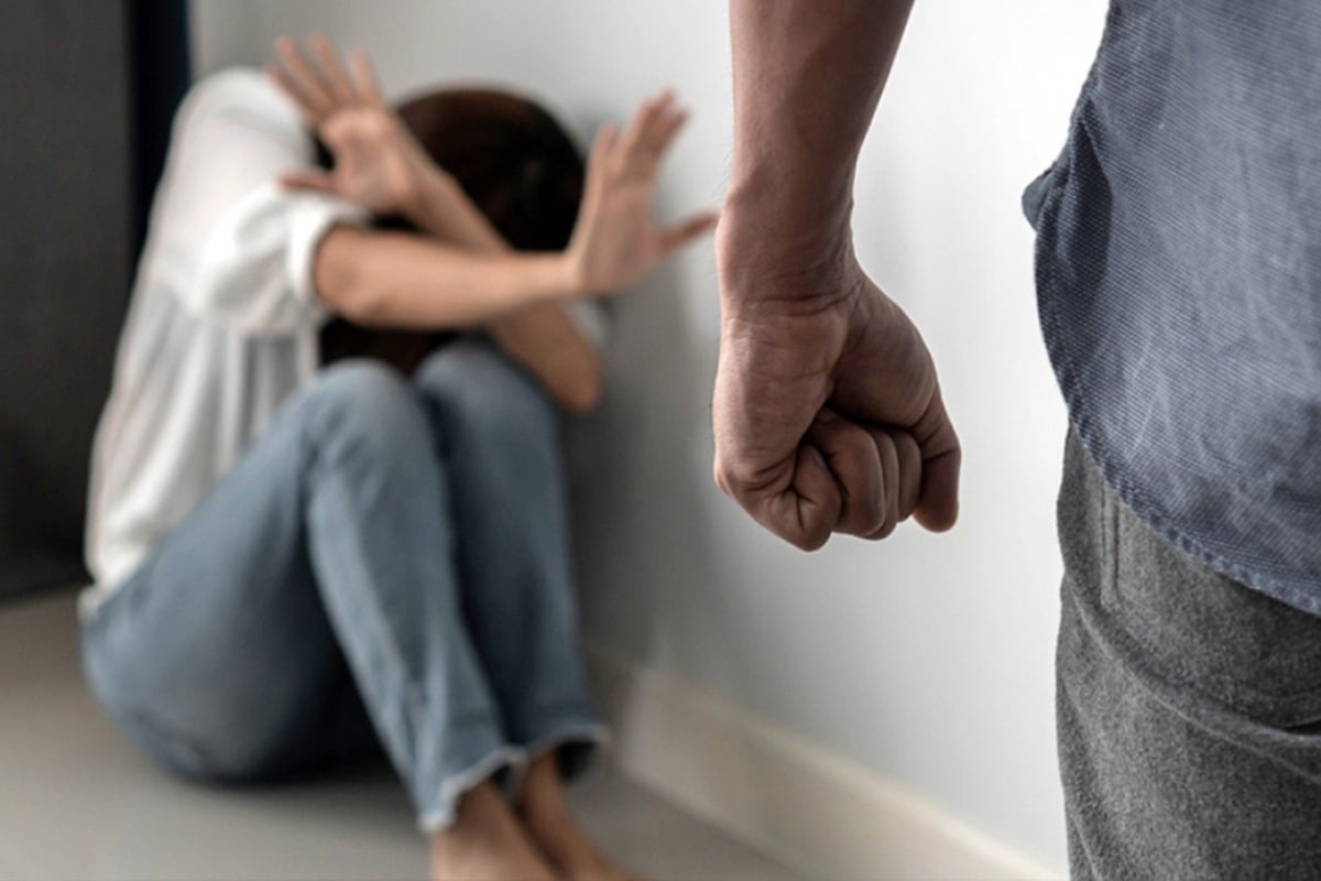 Χτύπησε και έγδυσε στην εθνική οδό τη σύντροφό του - Καταδικάστηκε σε δύο χρόνια χωρίς αναστολή