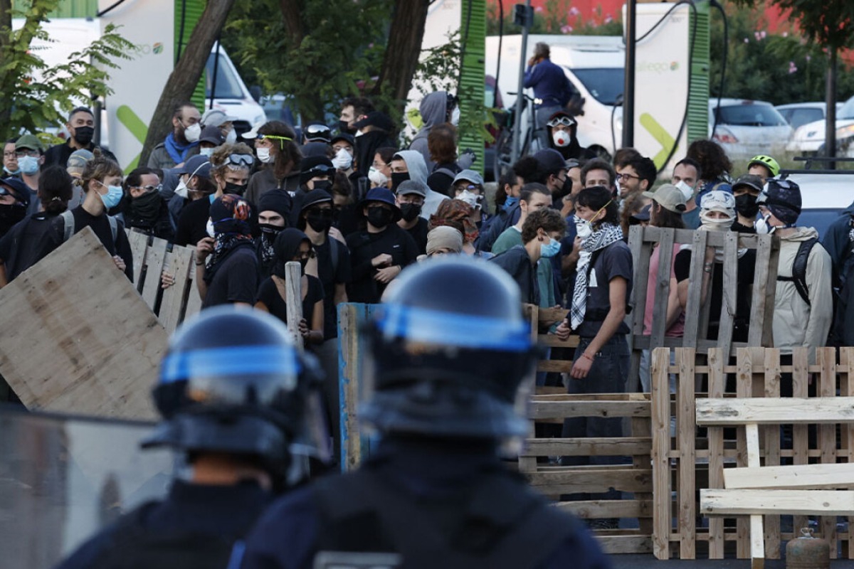 Γαλλία: 300 συλλήψεις, τραυματίες και συνεχίζονται οι οδομαχίες