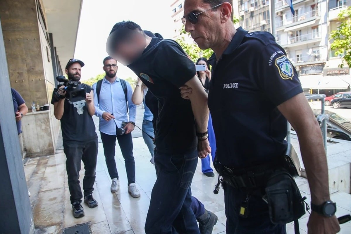 Στον εισαγγελέα ο 34χρονος που κλώτσησε και πάτησε με το αυτοκίνητό του γάτα: Βρέθηκαν στο σπίτι του ναρκωτικά