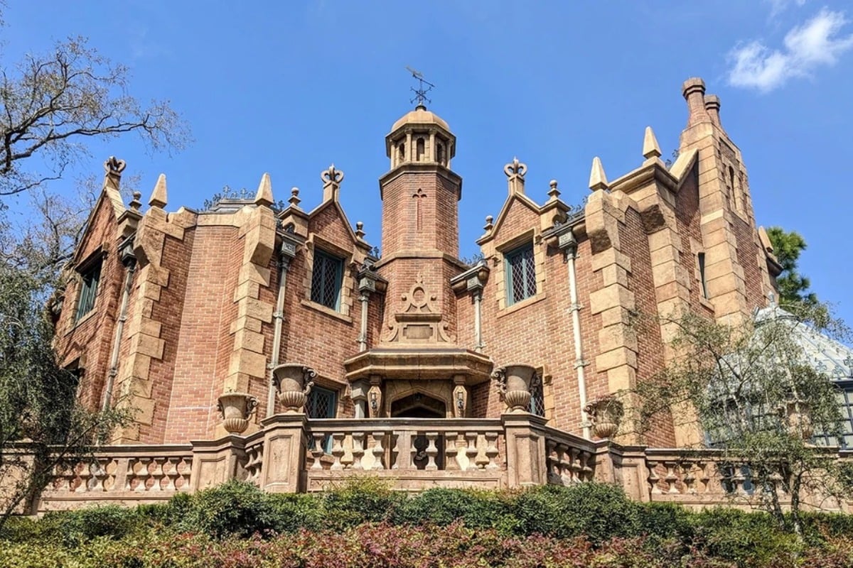 Τραγωδία στην Disneyland: Γυναίκα πέθανε μετά τη βόλτα στο Haunted Mansion