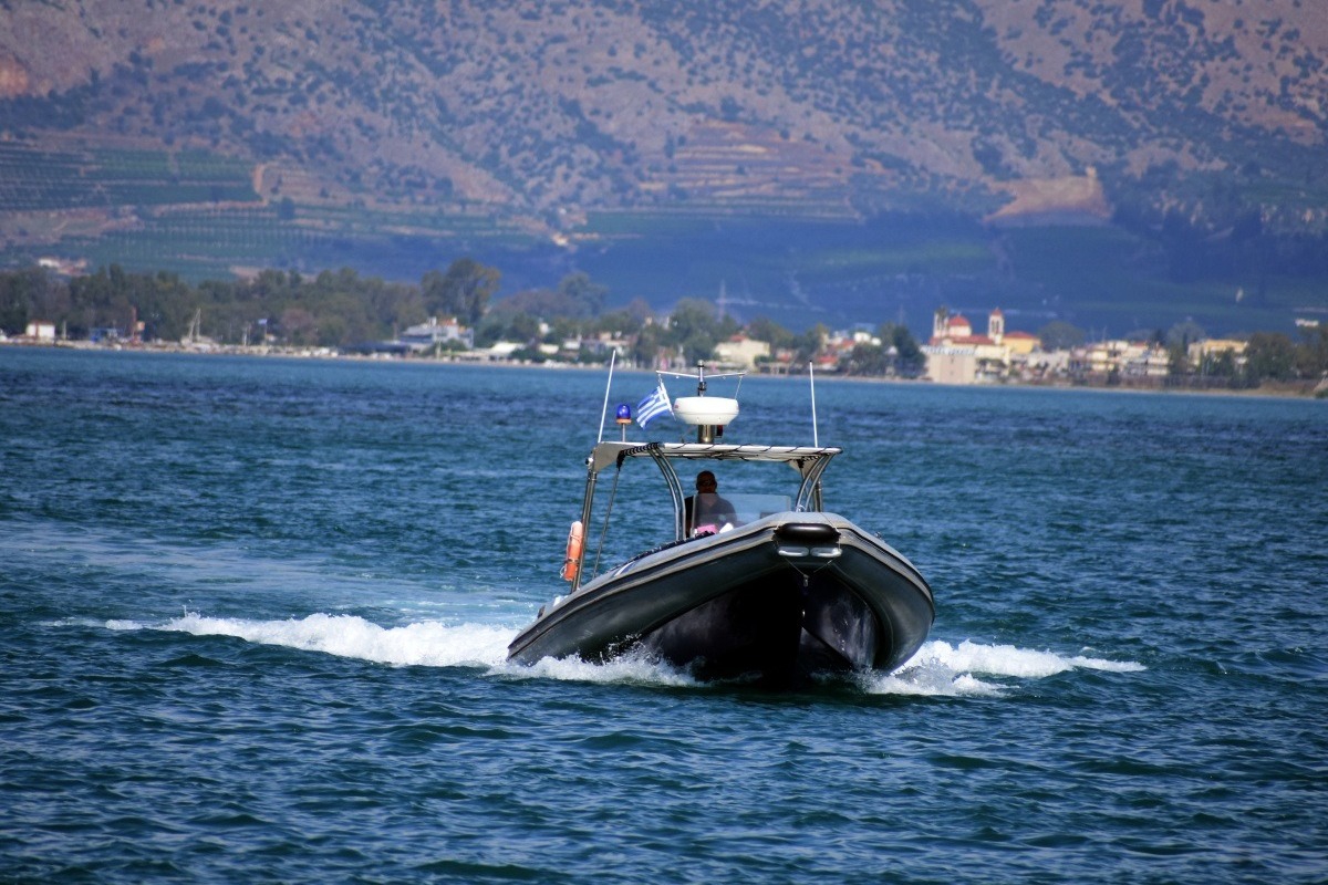 16χρονος τραυματίστηκε από την προπέλα σκάφους με χειριστή τον πατέρα του στη Χαλκιδική
