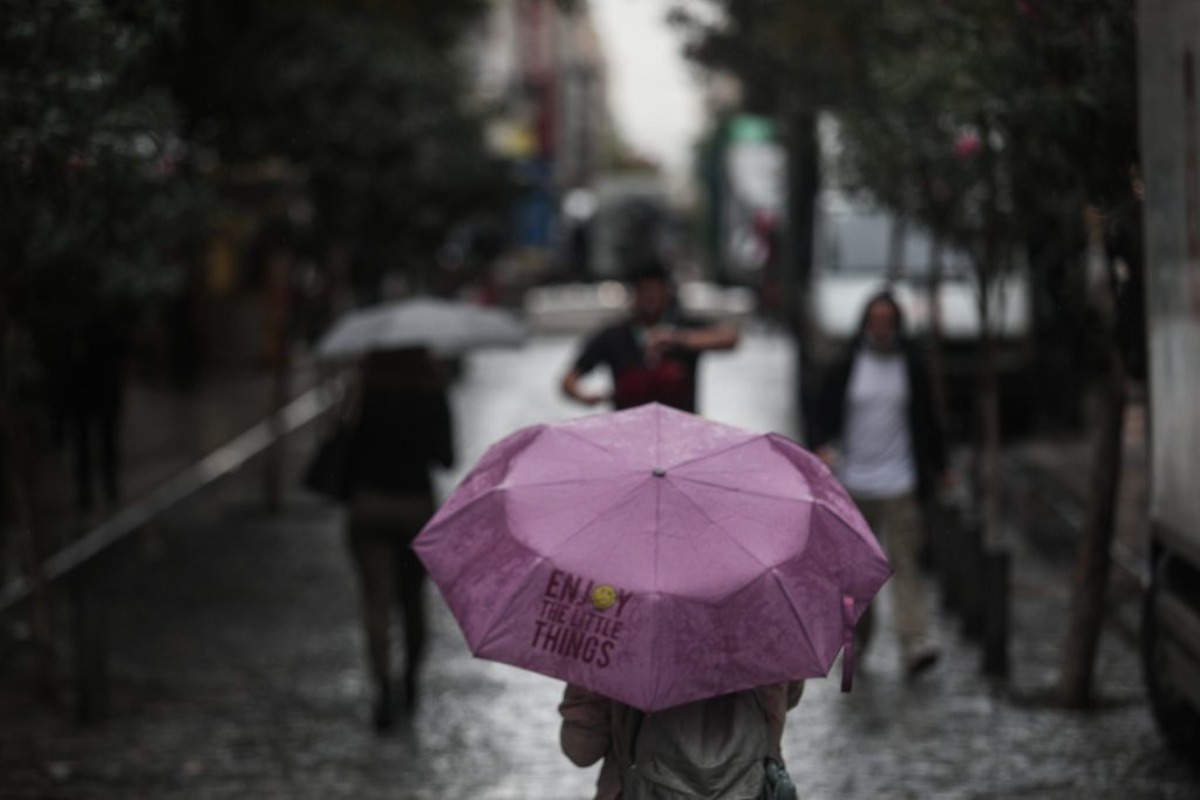 Καιρός: Έρχονται λασποβροχές, σκόνη και υγρασία το επόμενο διήμερο – «Κρύα και χιόνια από εβδομάδα»