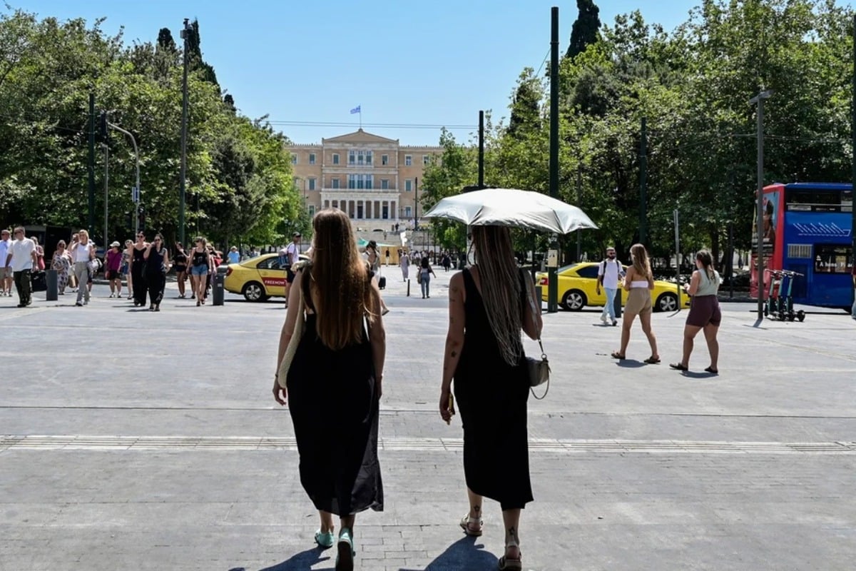 Το νέο έκτακτο της ΕΜΥ για τον καύσωνα: «Ψήνεται» στους 44°C η χώρα – Οι περιοχές στο «κόκκινο»
