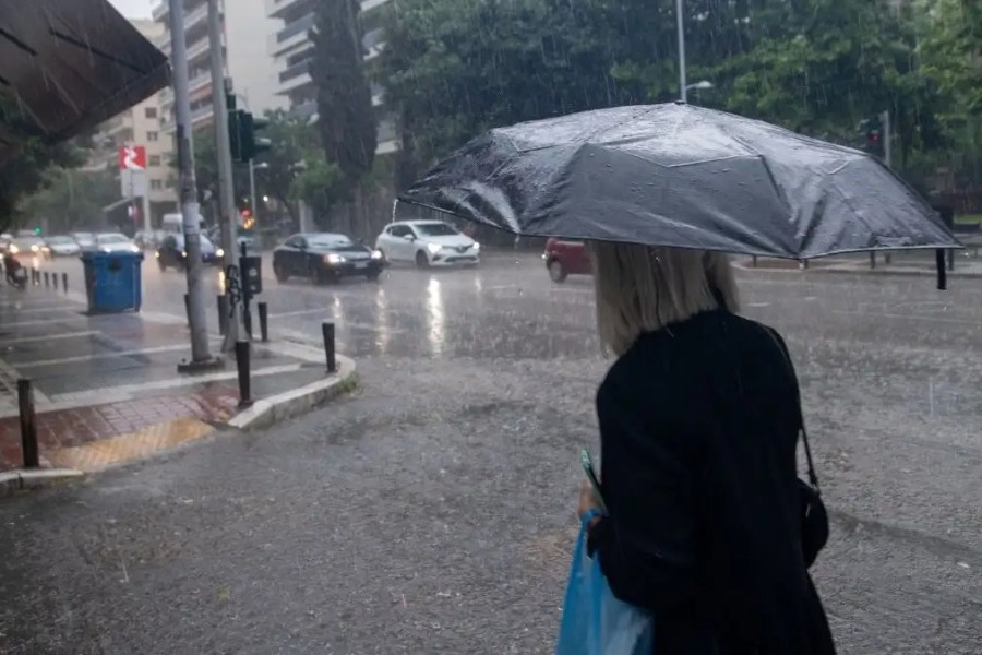 Καιρός αύριο: Βροχές, καταιγίδες αλλά και άνοδος της θερμοκρασίας