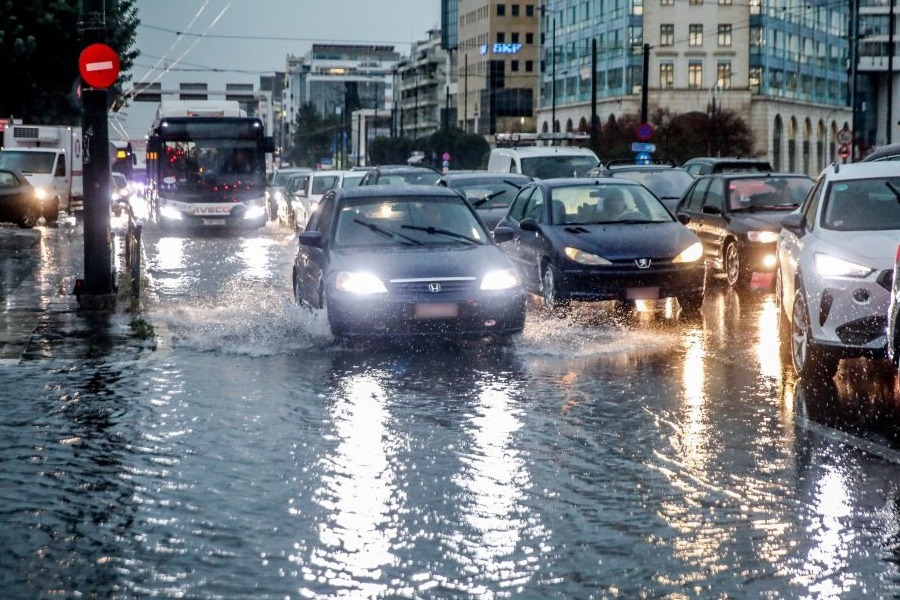 Έκτακτο δελτίο της ΕΜΥ για τη νέα κακοκαιρία: Κόκκινη προειδοποίηση και για την Αττική