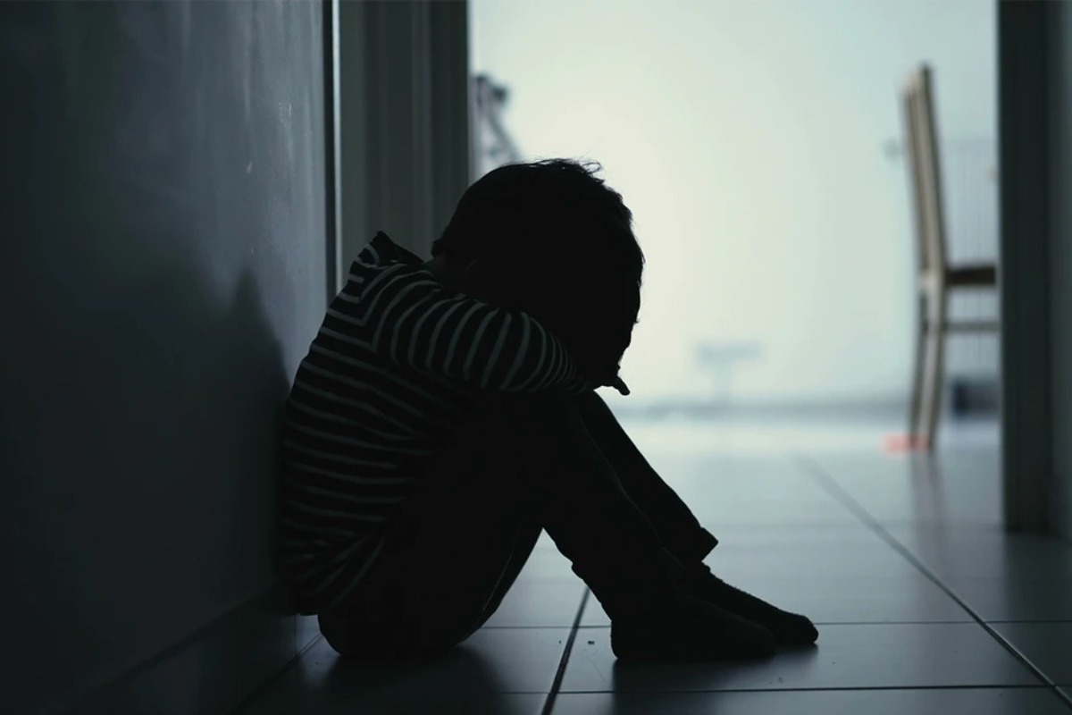 Φριχτή αποκάλυψη για οικογένεια στην Αττική: 20χρονος θείος με τον 40χρονο σύντροφό του ασελγούσε στα ανίψια του 2 και 4 ετών