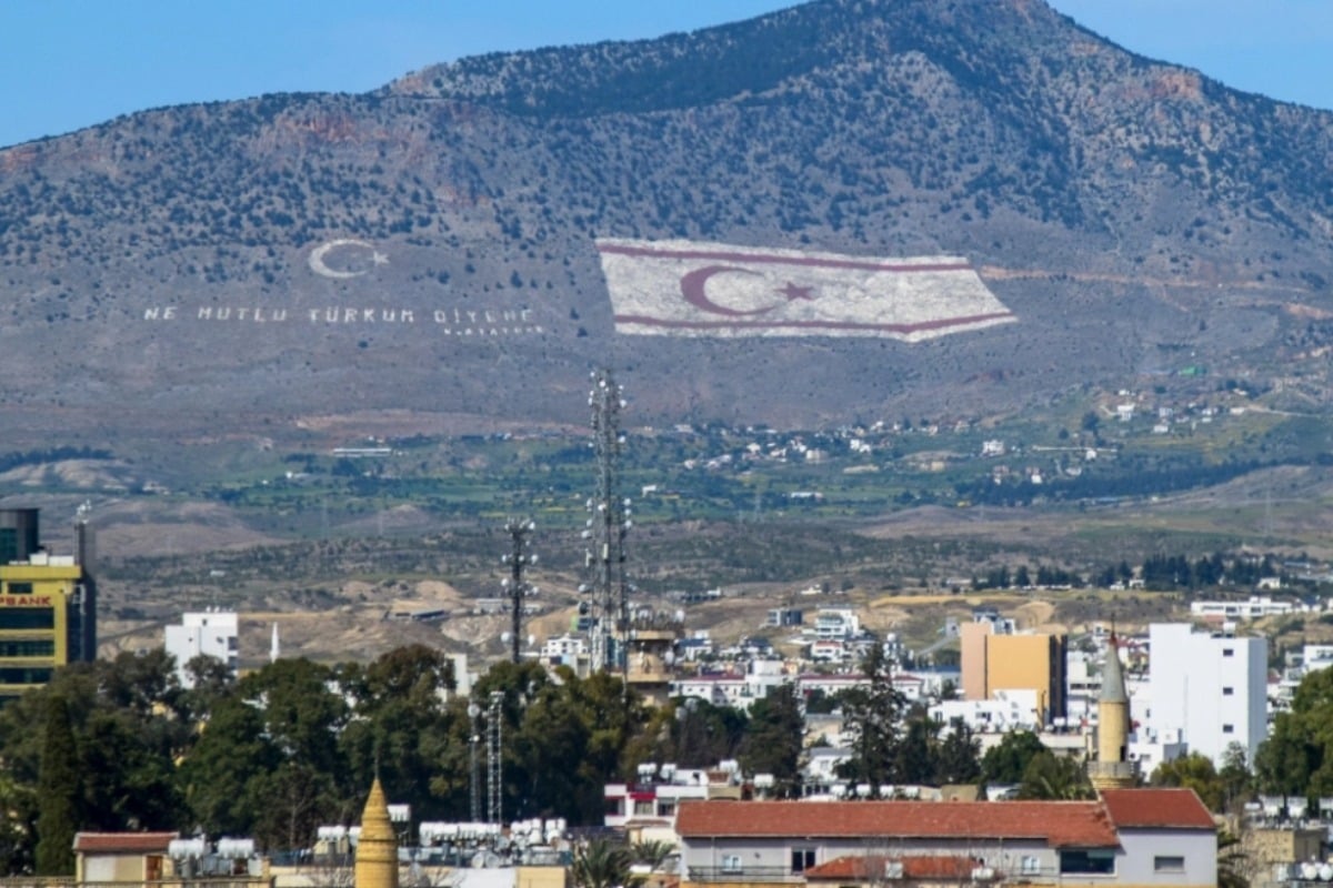 Κρατούμενοι για τρεις μήνες στα κατεχόμενα δύο Ελληνοκύπριοι μέχρι... να διαβάσουν τα ηλεκτρονικά τους μηνύματα