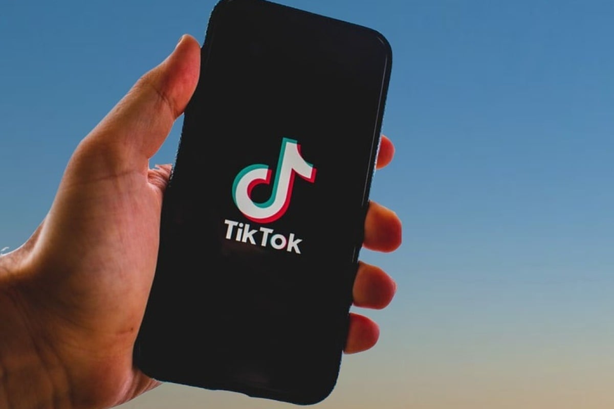 Αγριος καβγάς ζευγαριού σε live μετάδοση στο Tik tok - Έσπαγαν αντικείμενα μπροστά στα μάτια ανήλικου παιδιού