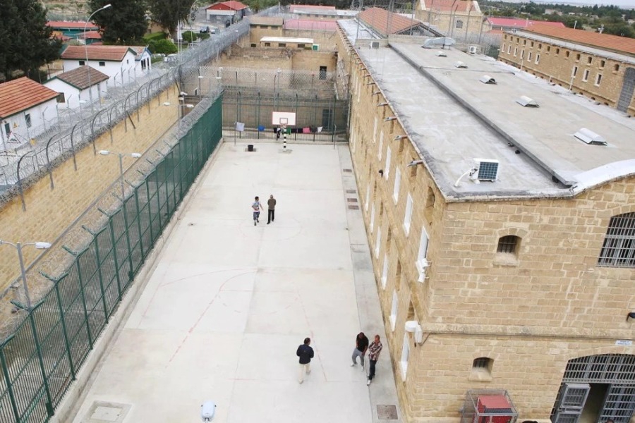 Φρίκη στις φυλακές της Κύπρου: Κατάδικοι βίαζαν συγκρατούμενό τους και έβγαζαν βίντεο