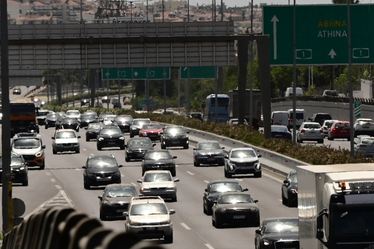 Κίνηση στους δρόμους: Μέχρι και 30 λεπτά οι καθυστερήσεις στην Αττική Οδό - Μεγάλο μποτιλιάρισμα σε Κηφισό και Λεωφ. Αθηνών