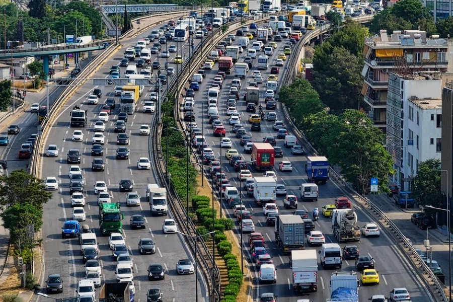 Απαγόρευση κυκλοφορίας των φορτηγών στον Κηφισό από τις 07:00 έως τις 10:00 συζητά το υπουργείο Μεταφορών