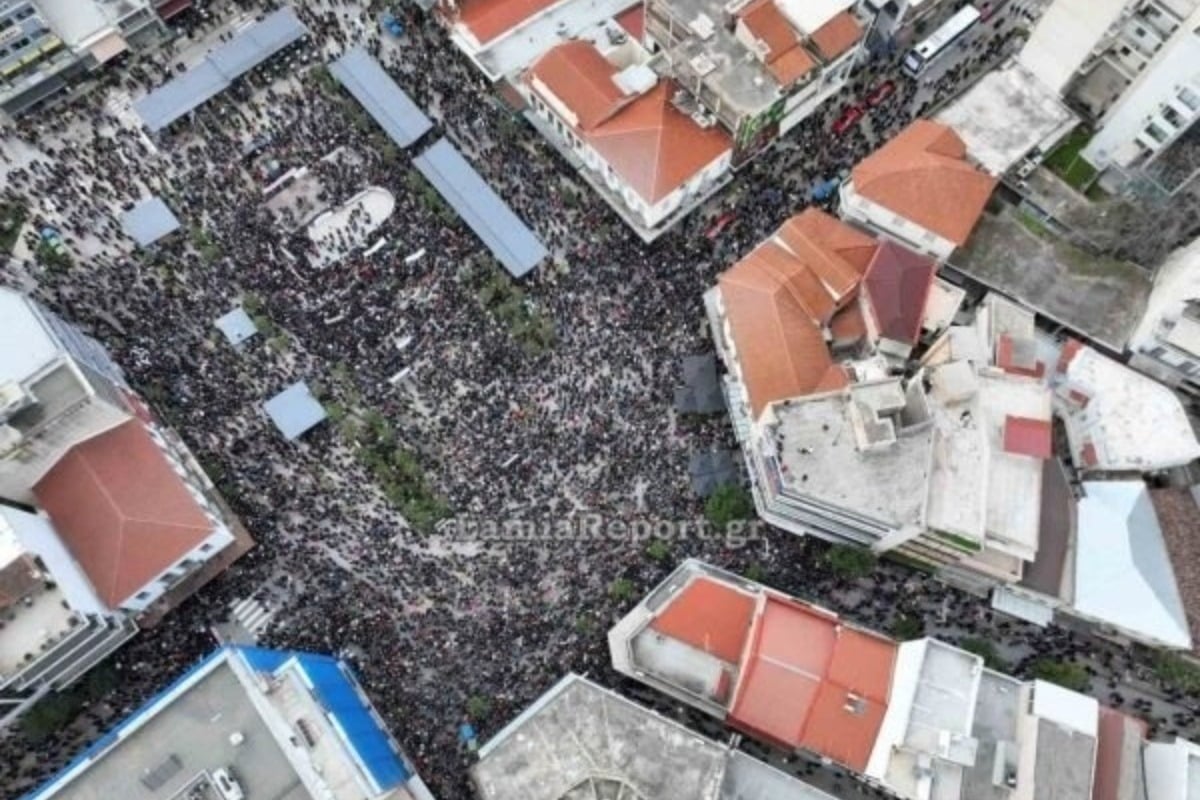 Λαμία: Πάνω από 10.000 διαδηλωτές για τα Τέμπη