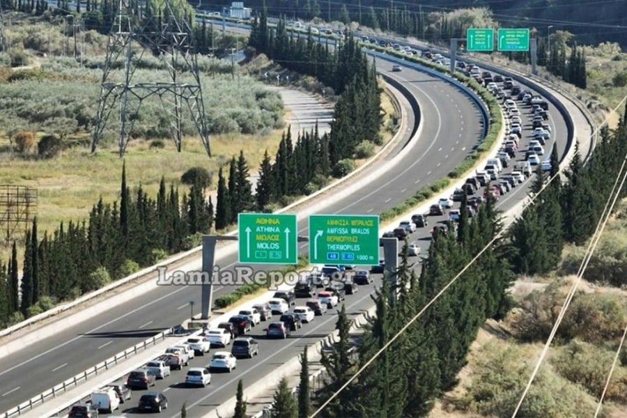 Κίνηση - 28η Οκτωβρίου: Επιστρέφουν οι εκδρομείς του τριημέρου - Ουρές 10 χιλιομέτρων στη Λαμία λόγω έργων