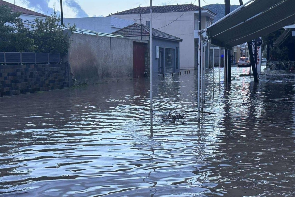 Λέσβος: Προβλήματα από την κακοκαιρία - Πλημμύρισαν δρόμοι και σπίτια σε Καλλονή και Σκάλα