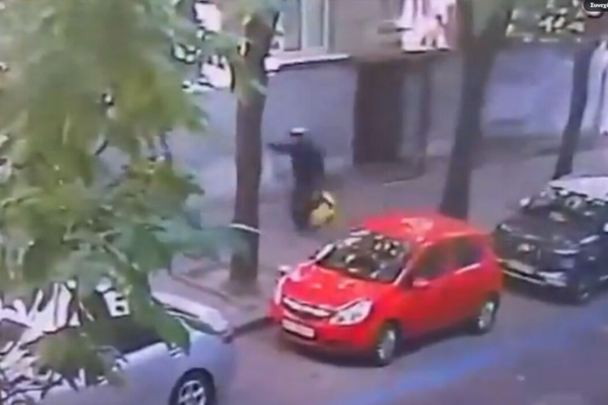 Η στιγμή της δολοφονίας του πρώην προέδρου του ουκρανικού κοινοβουλίου από δήθεν ντελιβερά