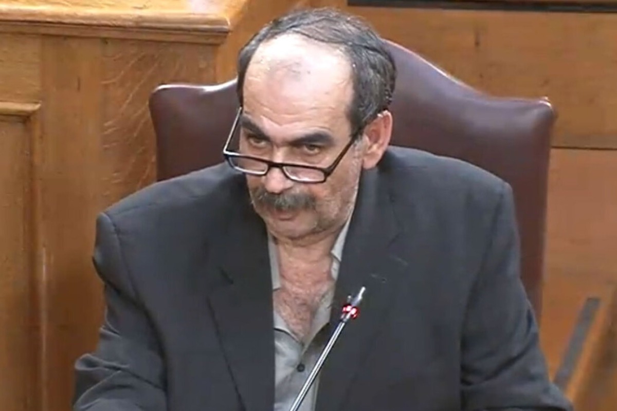 Χάος στη Βουλή, τη σύλληψη του «Φραπέ» ζητά η Κωνσταντοπούλου, καταγγέλει ότι απείλησε πως «θα της στρίψει το λαρύγγι»