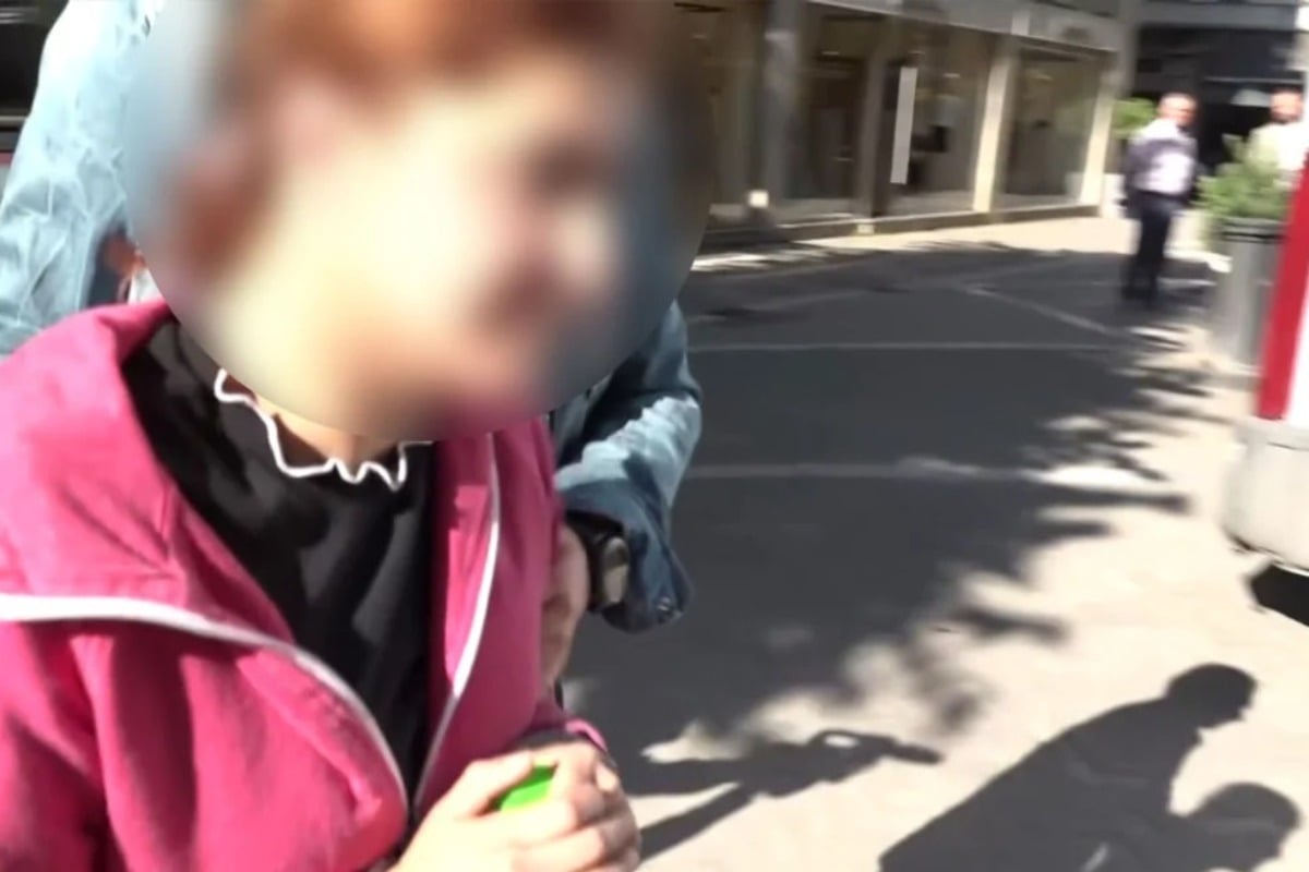 Νέες αποκαλύψεις για την υπόθεση με τα καψίματα σε παιδιά στη Λάρισα - Αναζητείται 50χρονος που επισκεπτόταν το σπίτι της μητέρας