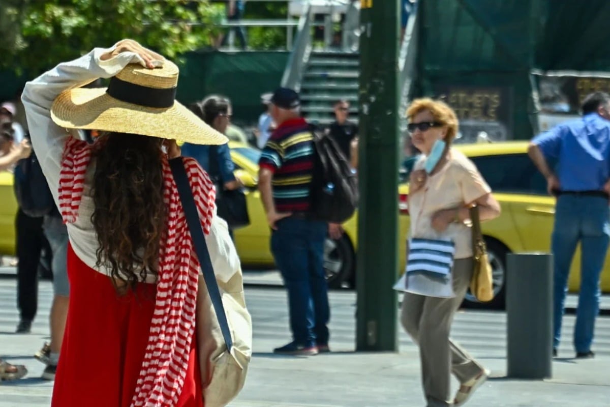 Καιρός: Ζέστη με σκόνη και τοπικές βροχές, υποχωρεί η θερμοκρασία το Σαββατοκύριακο
