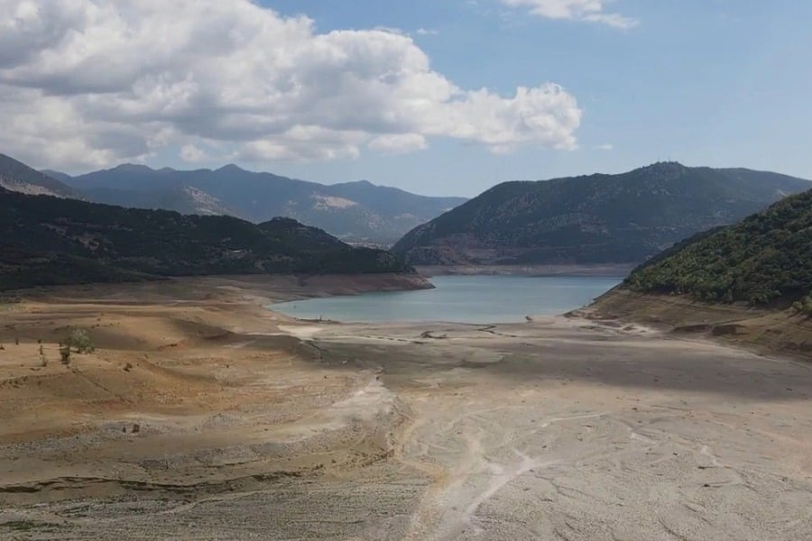 Λειψυδρία: Μειωμένη κατά 44% η έκταση της λίμνης του Μόρνου