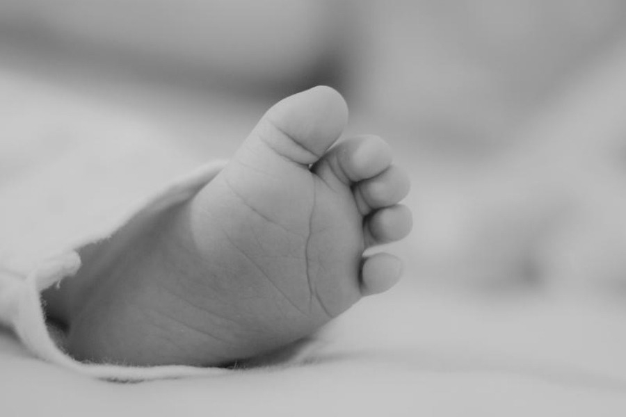 «Το αγαπώ το παιδί, το ξέραμε ότι κλαίει, τι να κάναμε;»: Τι λέει ο πατέρας που άφησε το 11 μηνών βρέφος στο μπαλκόνι