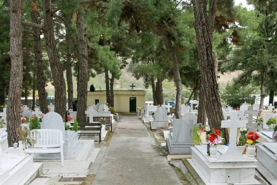 Θεσσαλονίκη: Πατέρας και γιος χτύπησαν υπάλληλο νεκροταφείου κατά τη διάρκεια εκταφής