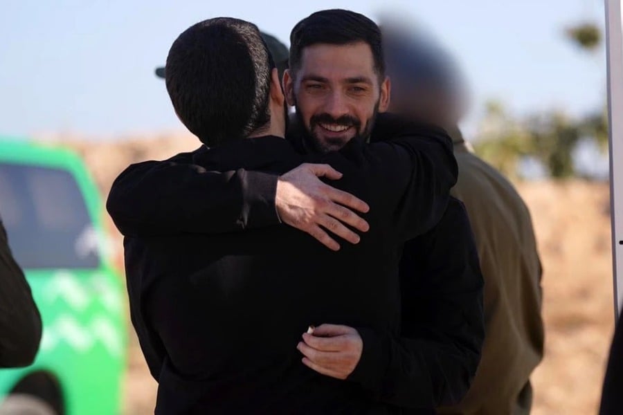 Στο Ισραήλ οι όμηροι που απελευθέρωσε η Χαμάς: Σε πλήρη εξέλιξη η διαδικασία