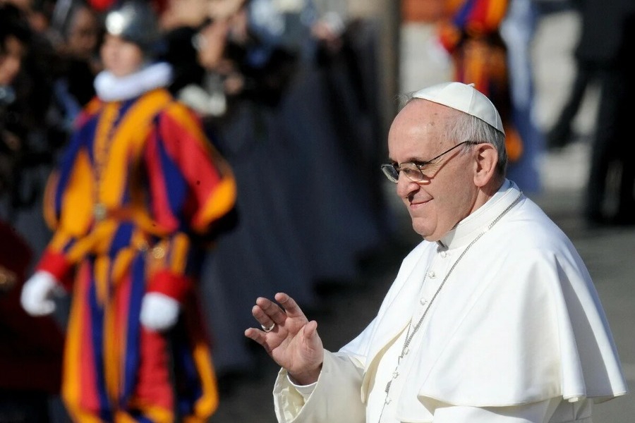 Από τον Πάπα Φραγκίσκο στον Ντέιβιντ Λιντς: Οι προσωπικότητες που έφυγαν από τη ζωή το 2025