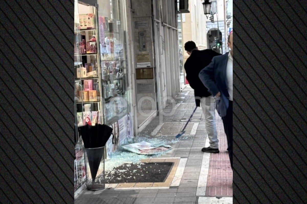 Πάτρα: Ισχυρή ανεμοθύελλα σάρωσε το κέντρο της πόλης – Έσπασαν τζαμαρίες και δέντρα