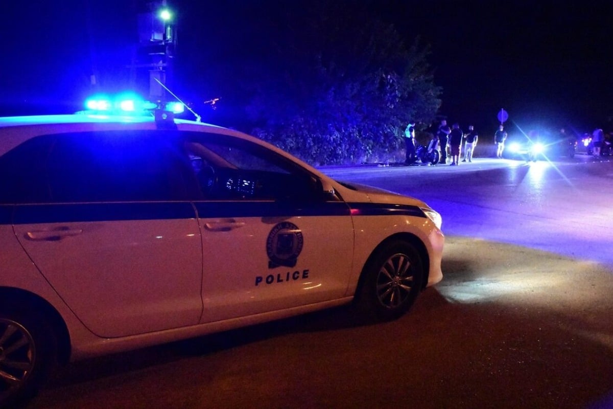 Βόλος: Αγριος καβγάς ζευγαριού με κατηγορίες για ομόφυλη σχέση – Πέταξε γλάστρες και χαλιά από το μπαλκόνι