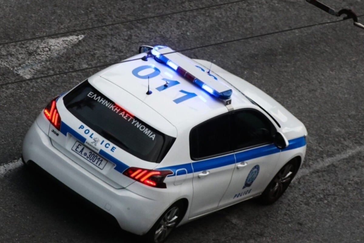 Έσπασε τζαμαρίες σούπερ μάρκετ και βγήκε στο δρόμο ημίγυμνος, συνελήφθη άνδρας στο Ηράκλειο