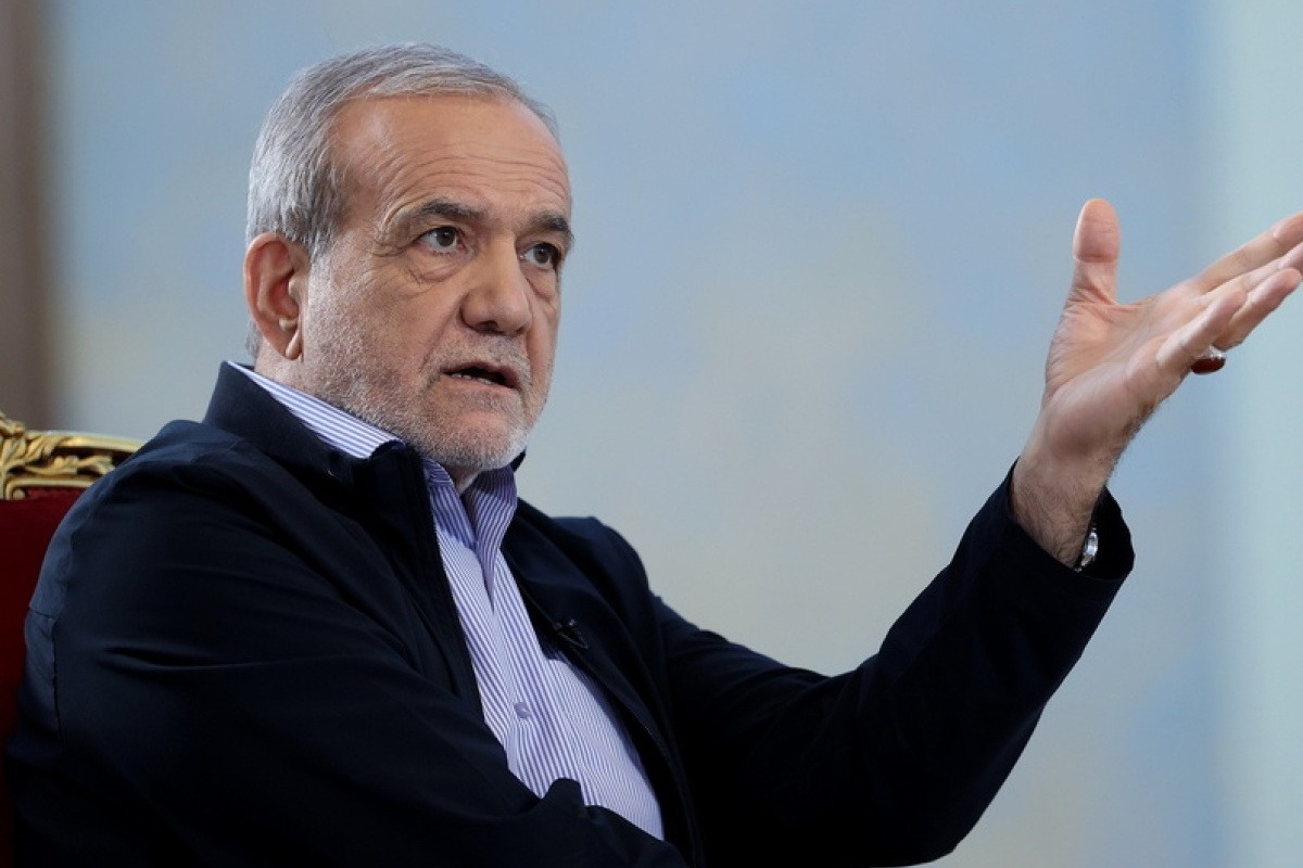 Οι ΗΠΑ, το Ισραήλ και οι Ευρωπαίοι διεξάγουν ολοκληρωτικό πόλεμο εναντίον του Ιράν, δηλώνει ο Πεζεσκιάν