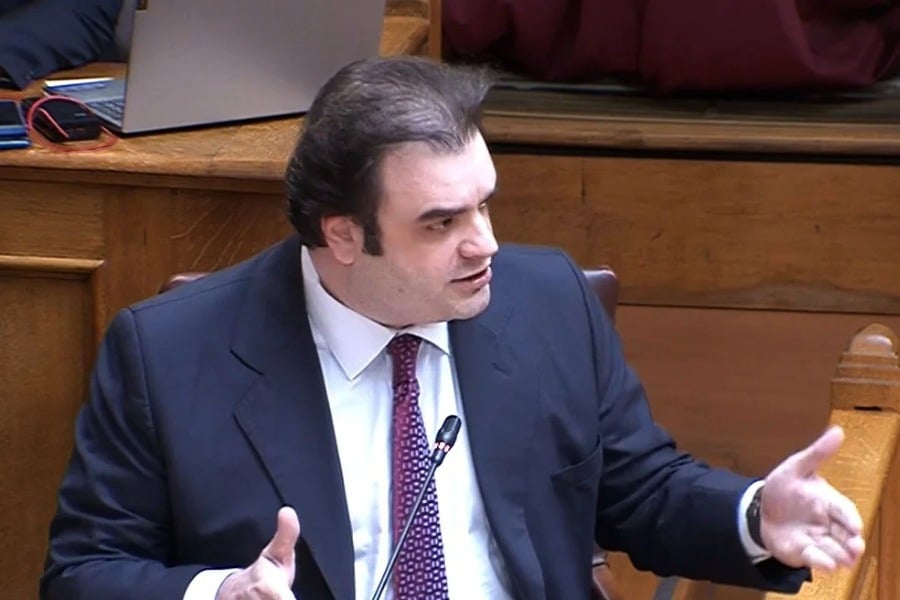 Πιερρακάκης: Μηδενίζονται όλες οι χρεώσεις των τραπεζών στα ΑΤΜ