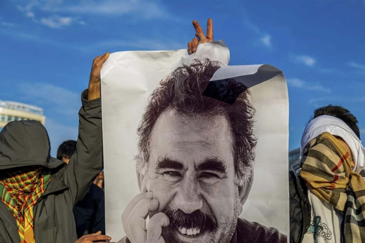 Το PKK ανακοινώνει τη διάλυσή του και το τέλος του ένοπλου αγώνα – Νέα εποχή για την ειρήνη με την Τουρκία
