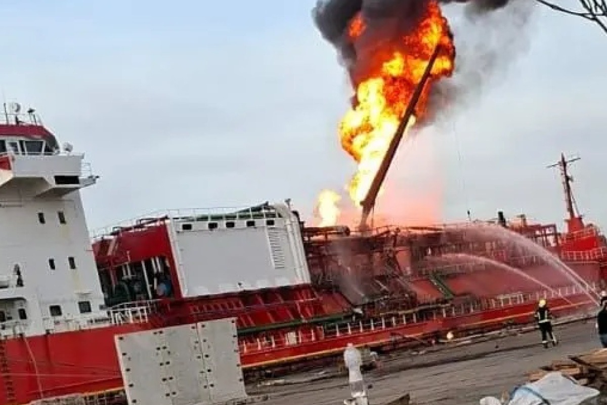 Συναγερμός στην Οδησσό: Ρώσοι χτύπησαν τουρκικό τάνκερ που πήγαινε αέριο στην Ουκρανία