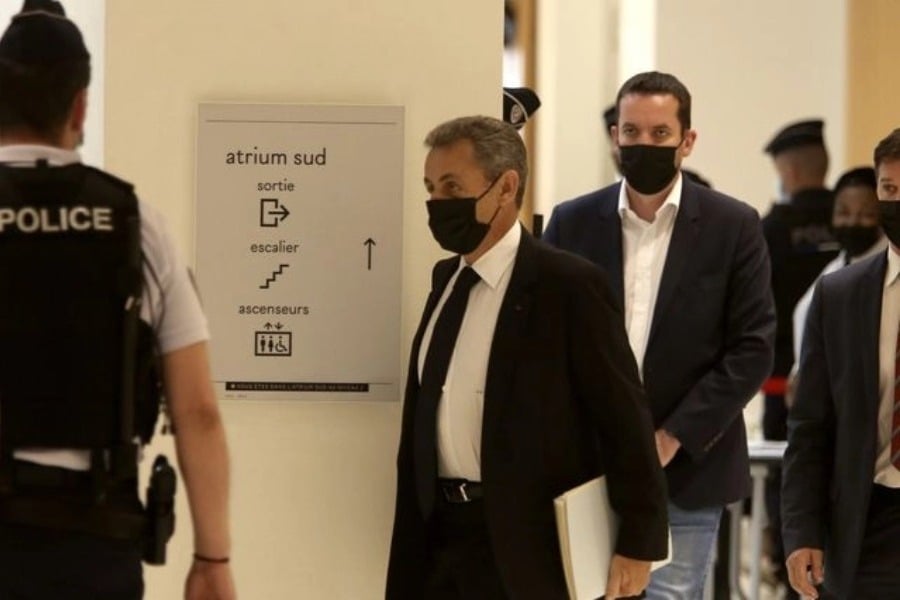 Τρεις κρατούμενοι απείλησαν τον Σαρκοζί στη φυλακή
