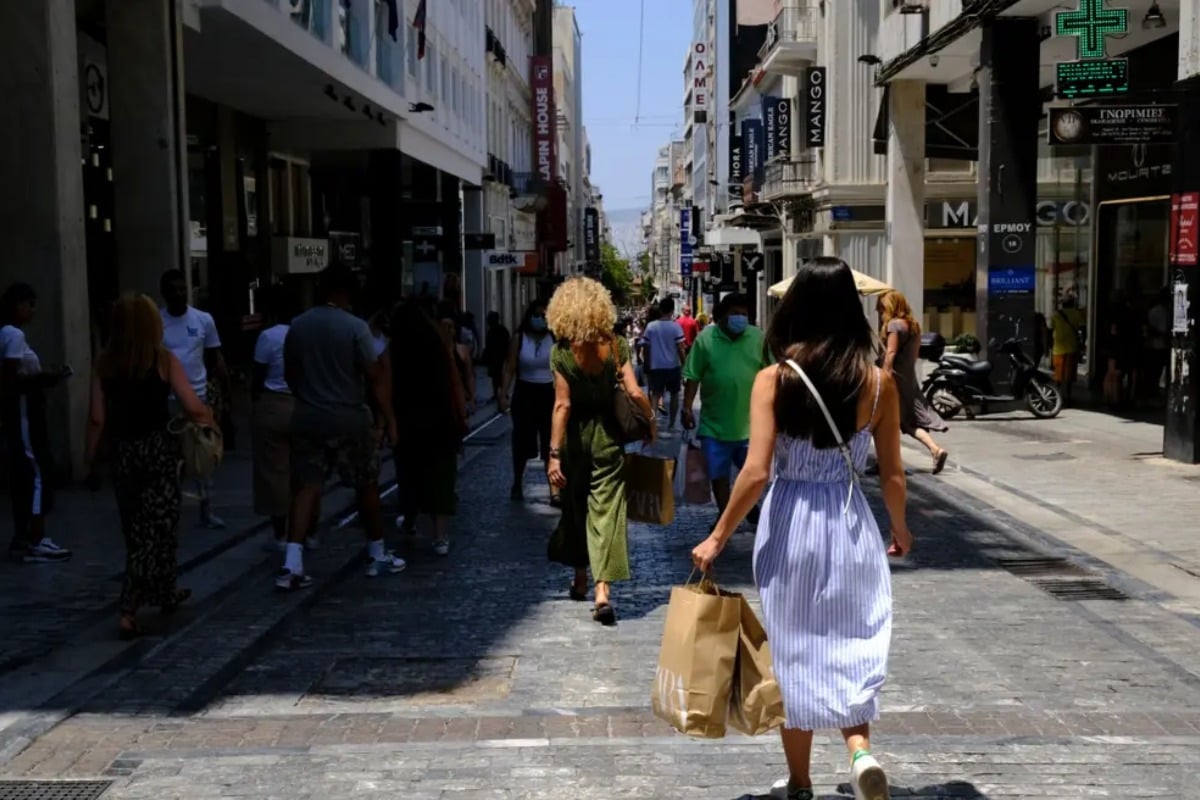 Πότε αρχίζουν οι εκπτώσεις 2025 - Ποια Κυριακή θα είναι ανοιχτά τα καταστήματα
