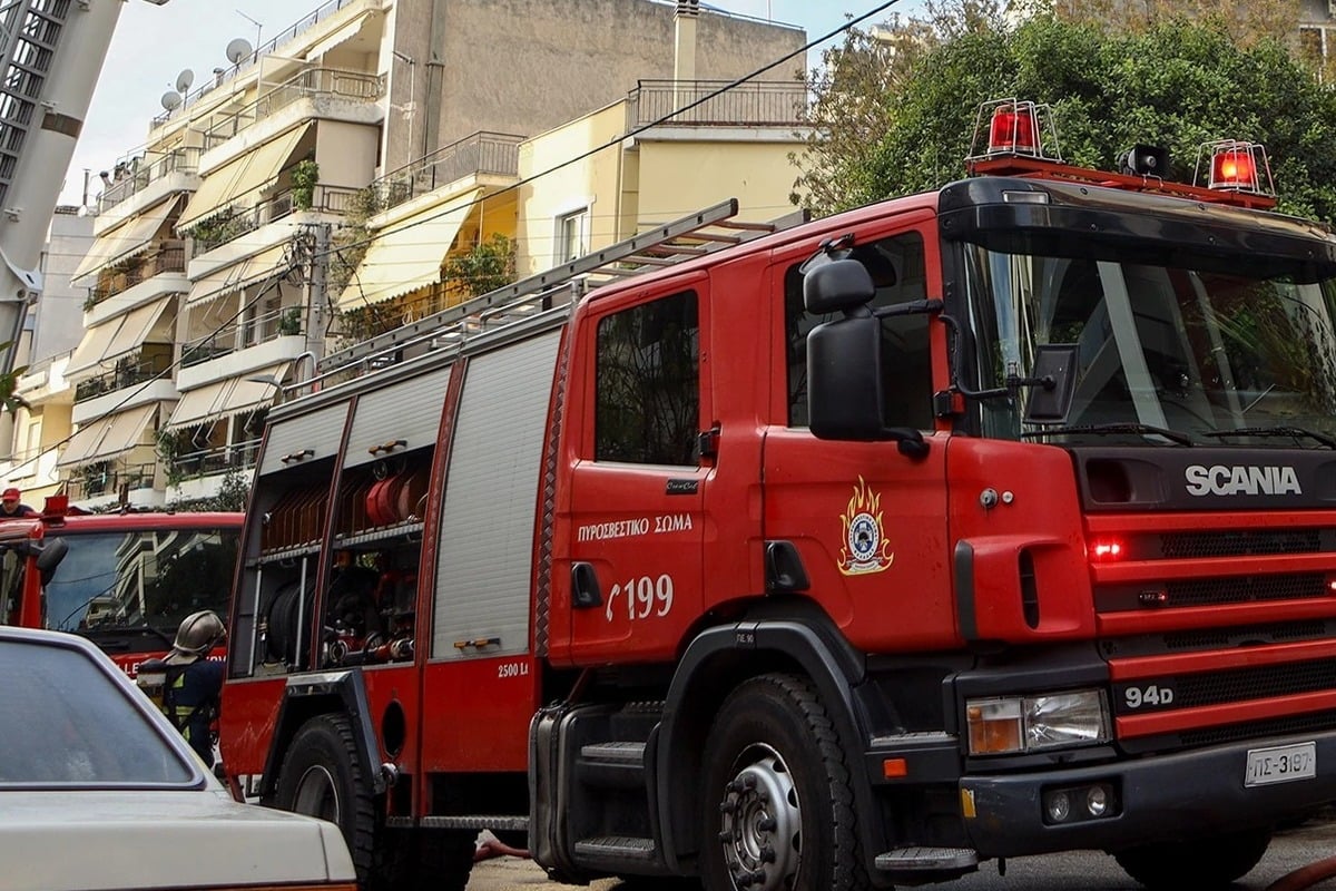 Πυρκαγιά σε υπόγειο πάρκινγκ πολυκατοικίας στο Γαλάτσι