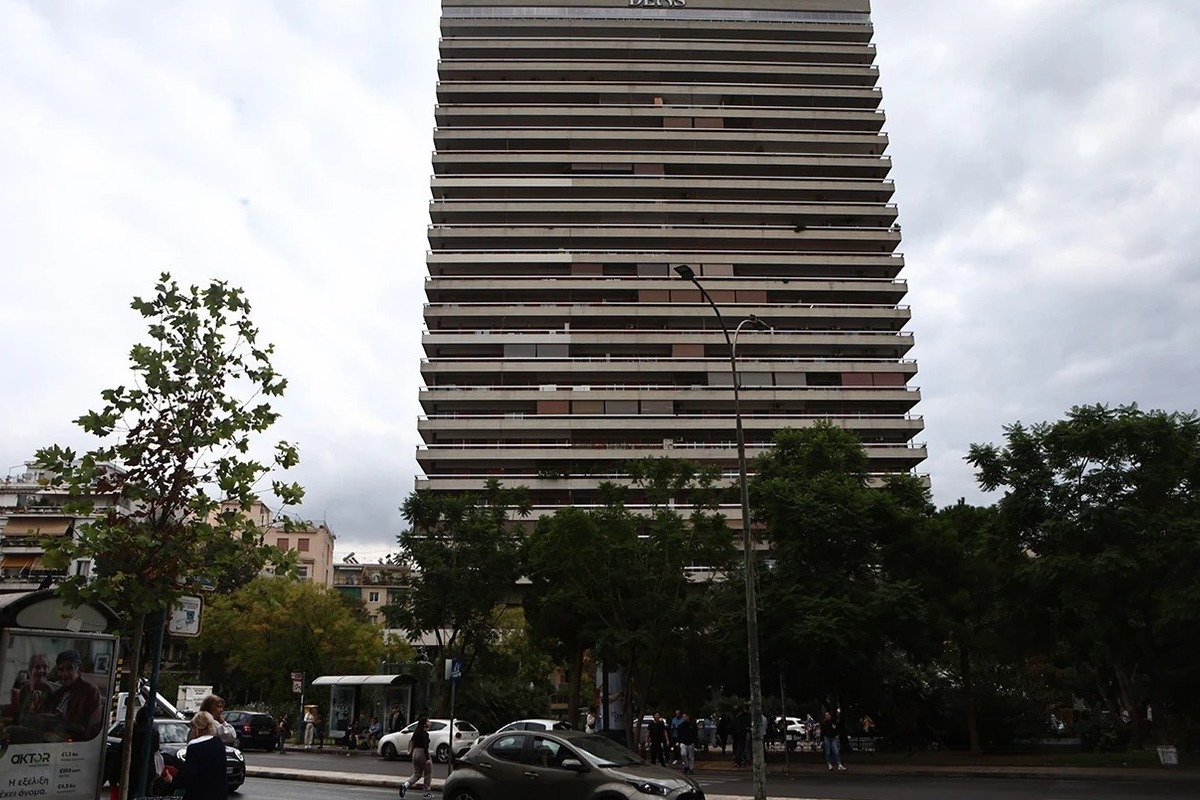 «Ακούσαμε έναν εκκωφαντικό θόρυβο, νομίζαμε ότι έγινε έκρηξη», λέει μάρτυρας για την τραγωδία στον Πύργο Απόλλων