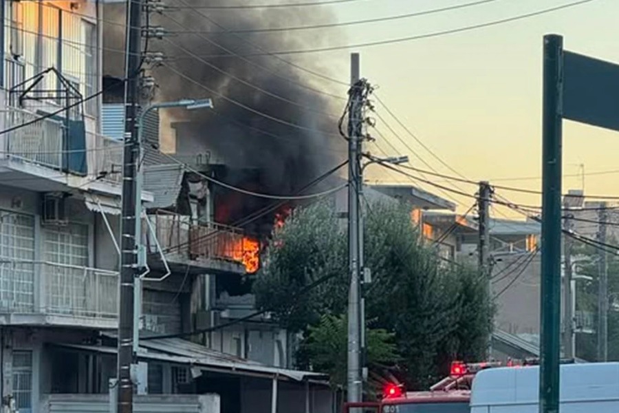 Φωτιά τώρα στο Περιστέρι: Στις φλόγες επιχείρηση