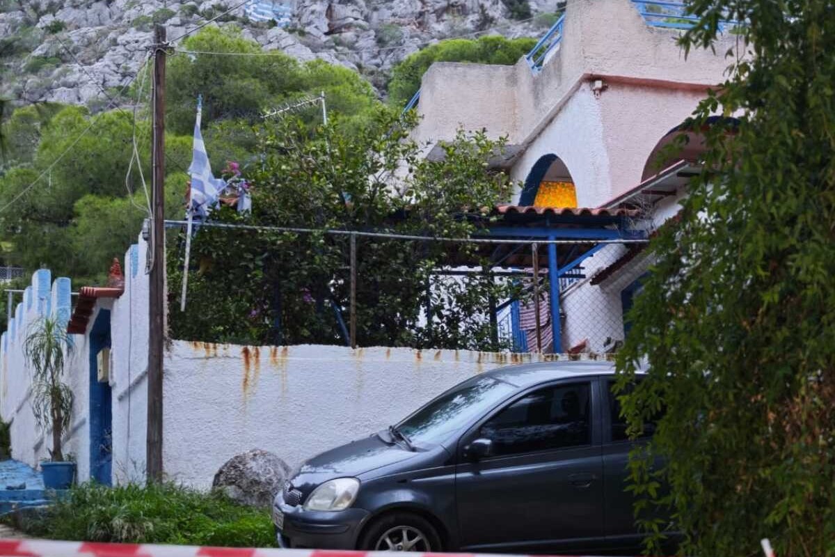 Αγρια δολοφονία στη Σαλαμίνα: Τη χτύπησαν οι ληστές με μπουκάλι στο κεφάλι μέσα στο σπίτι της