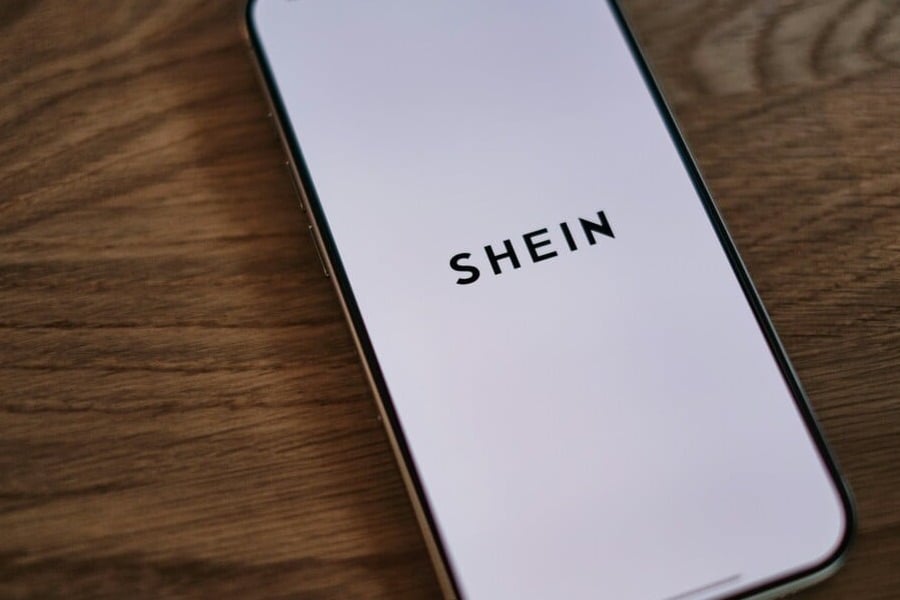 Shein: Πρόστιμο - ρεκόρ €40 εκατ. στη Γαλλία για παραπλανητικές εκπτώσεις και περιβαλλοντικούς ισχυρισμούς