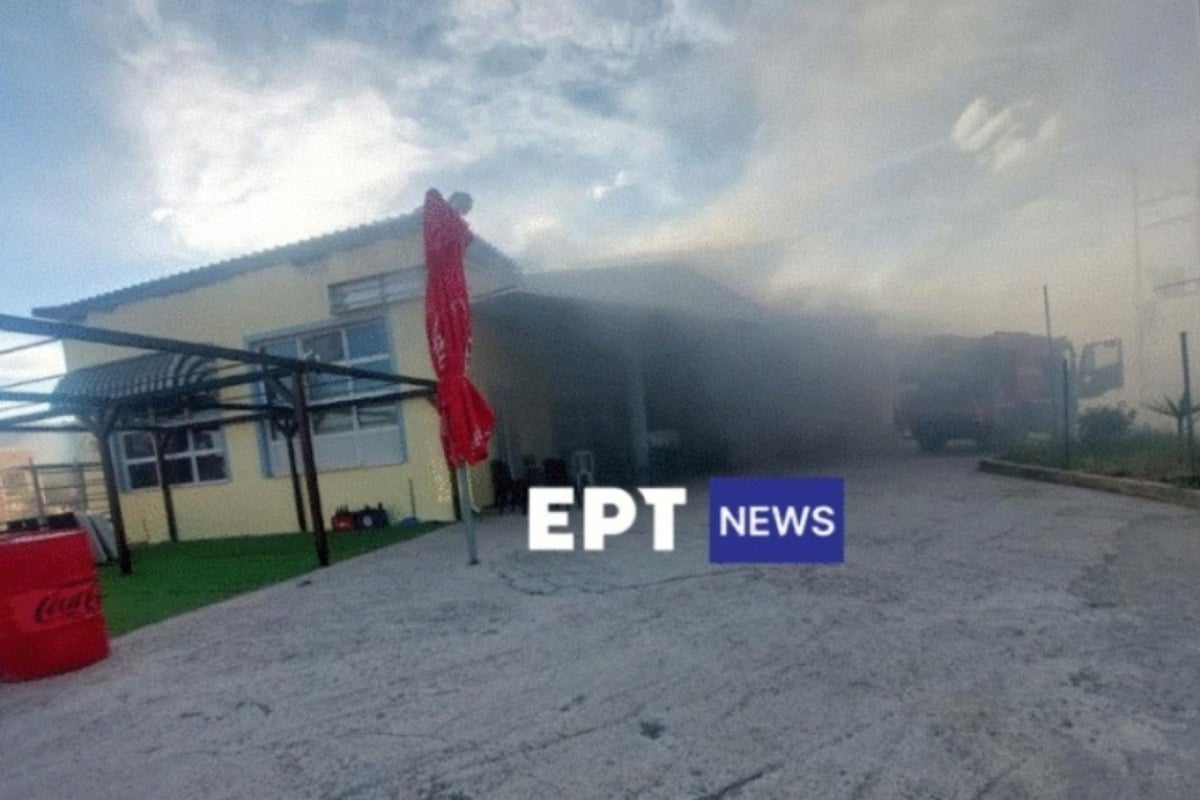 Λέσβος: Μεγάλη φωτιά σε σούπερ μάρκετ στη Βρίσα - Νεκρή 65χρονη γυναίκα