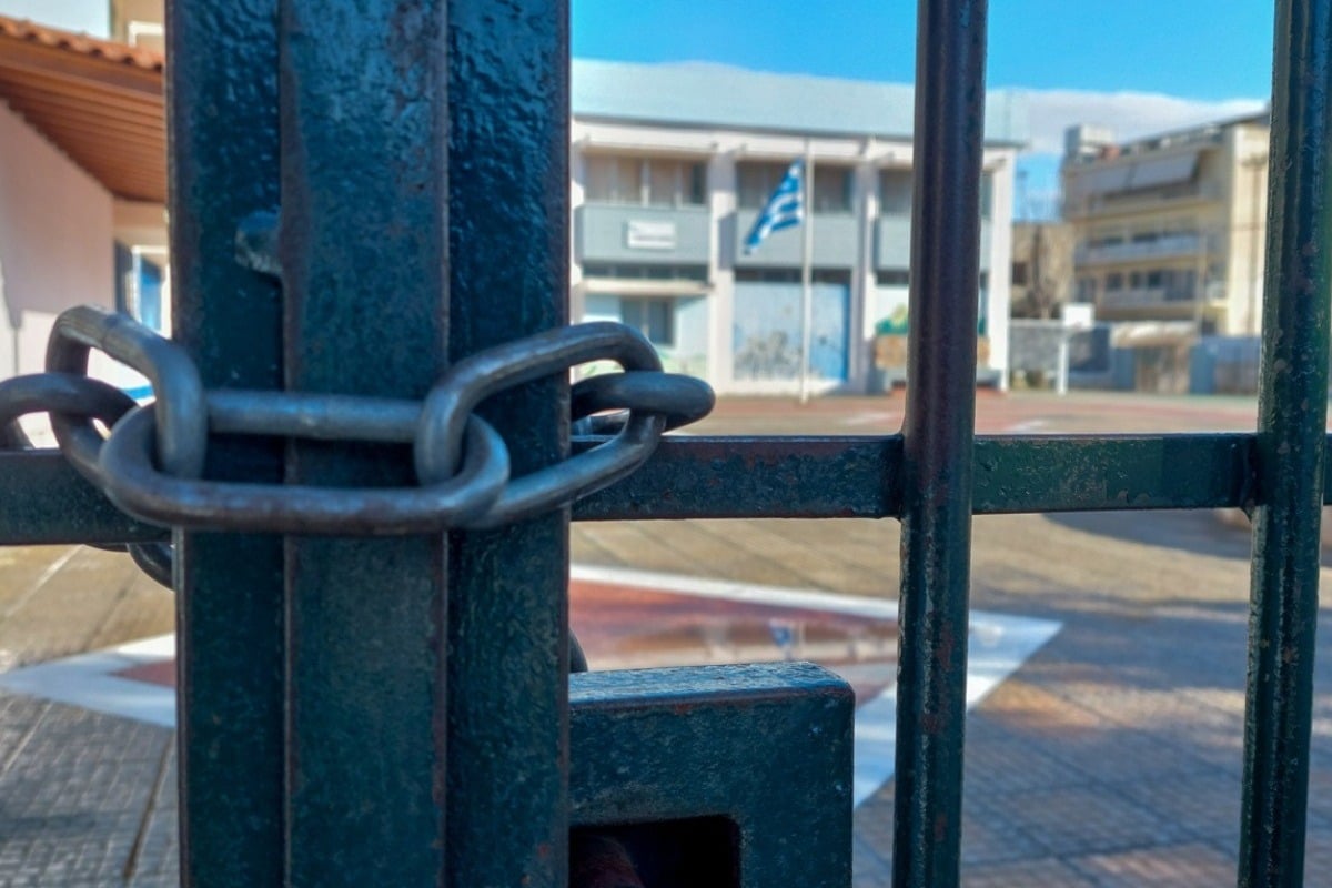 Αγρια συμπλοκή μαθητών με σκουπόξυλα στο Περιστέρι - Τραυματίστηκαν τρεις καθηγητές