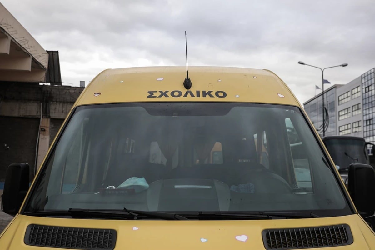 Πανικός σε σχολικό λεωφορείο στη Ρόδο: Φωτιά ξέσπασε εν κινήσει με 80 μαθητές