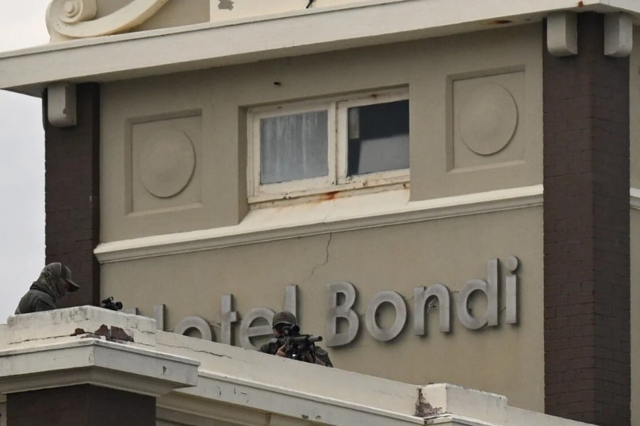 Επίθεση στο Σίδνεϊ: «Ένα θαύμα» - Αστυνομικός που δέχθηκε πυροβολισμό στο κεφάλι επέστρεψε σπίτι του