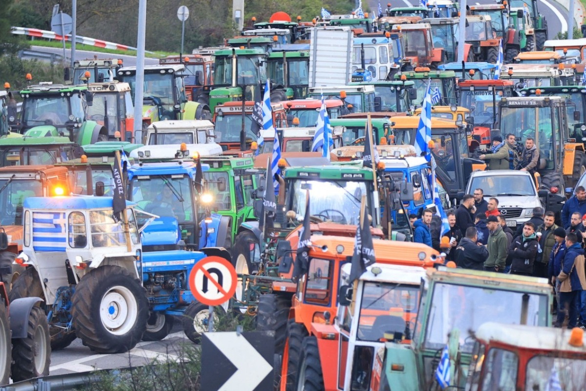 Αμετακίνητοι οι αγρότες: Κλιμακώνουν τις κινητοποιήσεις και διοργανώνουν συλλαλητήριο