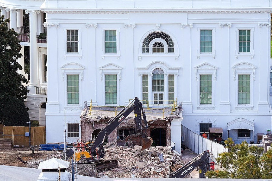 Η «λίστα των φίλων»: Ποιοι χρηματοδοτούν την πολυτελή αίθουσα του Τραμπ στον Λευκό Οίκο