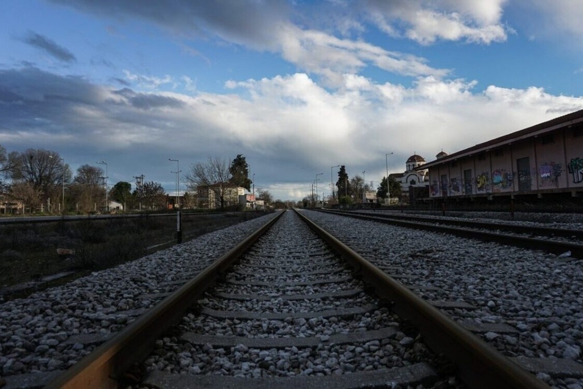 Ακινητοποιήθηκε τρένο που εκτελούσε το δρομολόγιο Θεσσαλονίκη-Αθήνα – Παρέσυρε κοπάδι ζώων