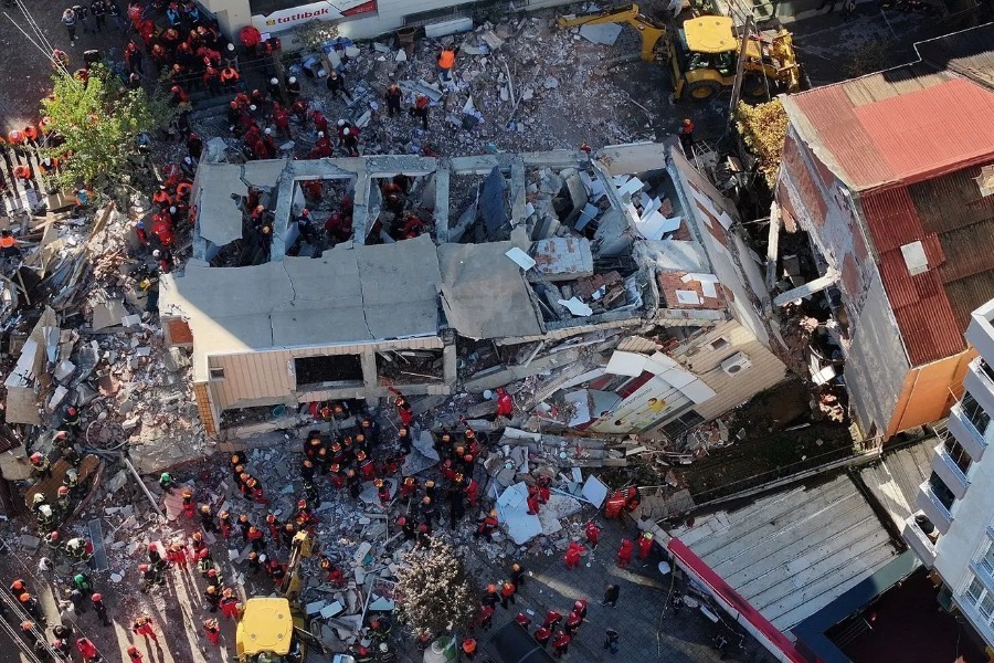 Τραγωδία στην Κωνσταντινούπολη: Ανασύρθηκε νεκρό 12χρονο αγόρι από τα συντρίμμια του επταώροφου κτιρίου