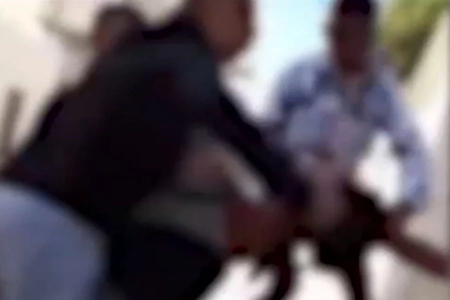 Αγριος ξυλοδαρμός 50χρονου από ομάδα νεαρών στα Γλυκά Νερά: «Έβγαιναν αίματα από το κεφάλι και πάθαινε επιληπτικές κρίσεις»